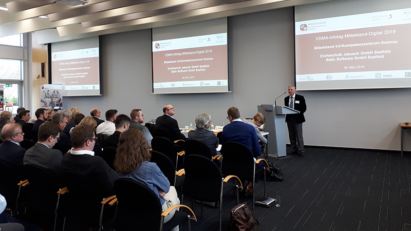 Heinz Wolfgang Lahmann stellt das Mittelstand 4.0-Kompetenzzentrum Ilmenau vor (© Mittelstand 4.0-Kompetenzzentrum Ilmenau) 20190313 Heinz Wolfgang Lahmann stellt das Mittelstand 4.0-Kompetenzzentrum Ilmenau vor