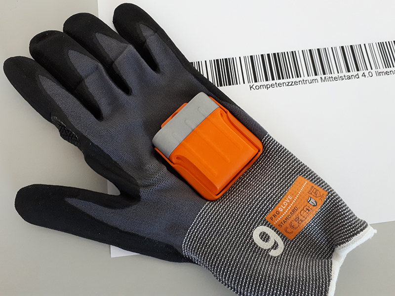 Handschuh mit integriertem Barcodeleser (© Mittelstand 4.0-Kompetenzzentrum Ilmenau) 20190422 Handschuh mit integriertem Barcodeleser