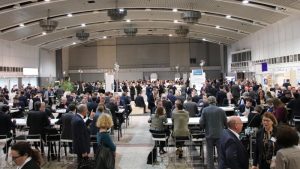 Infostände in der Besucherhalle (© Mittelstand 4.0-Kompetenzzentrum Ilmenau)