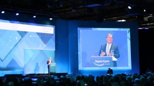 Eröffnungsrede von Ministerpräsident Armin Laschet (© Mittelstand 4.0-Kompetenzzentrum Ilmenau)