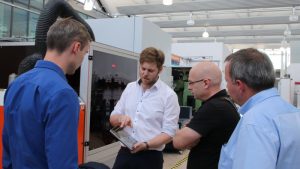 Mathias Eiber stellt Projekte der Modellfabrik Vernetzung vor (© Mittelstand 4.0-Kompetenzzentrum Ilmenau)