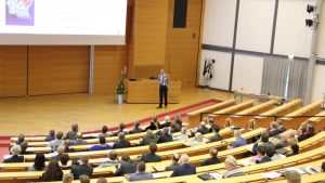 Prof. Dr. Jean Pierre Bergmann stellt das Mittelstand 4.0-Kompetenzzentrum Ilmenau vor (© Mittelstand 4.0-Kompetenzzentrum Ilmenau)