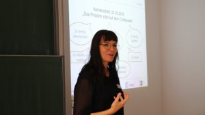 Ninette Pett beim Workshop "Strategische Planung für KMU" (© Mittelstand 4.0-Kompetenzzentrum Ilmenau)